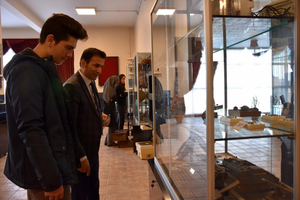 Trabzon Merkez Fen Lisesi’nde hazırlanan müzede 200 farklı eser sergileniyor