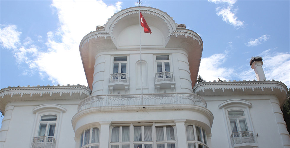 Atatürk Köşkü’ne turist ilgisi