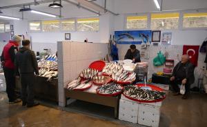 Trabzon’da geçici pazar ve balıkhane oluşturuldu