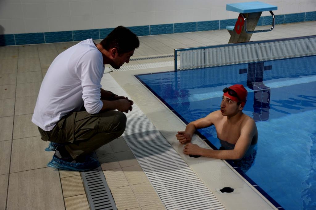 İyileşmek için başladığı yüzmede hedefi milli takım