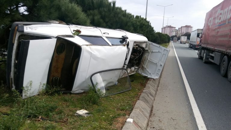 Arsin’de araç takla attı, facia ucuz atlatıldı!