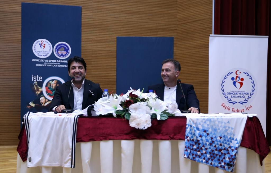 Trabzonsporlu eski milli futbolcular, öğrencilerle bir araya geldi