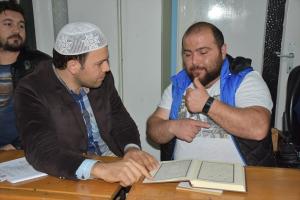 Trabzon’da işitme engelliler işaret diliyle Kur’an-ı Kerim öğreniyor