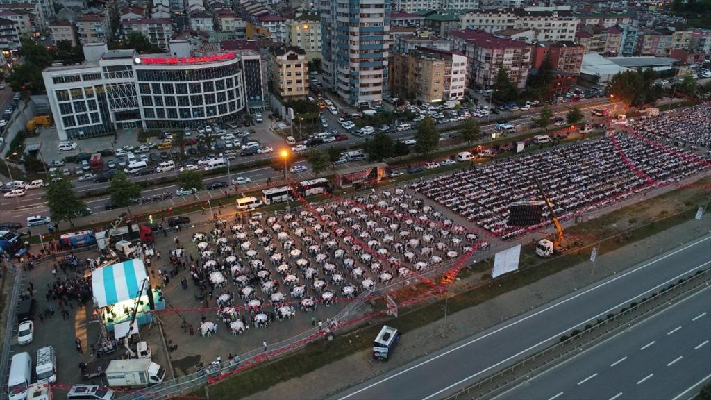 Trabzon’da 10 bin kişilik dev iftar!