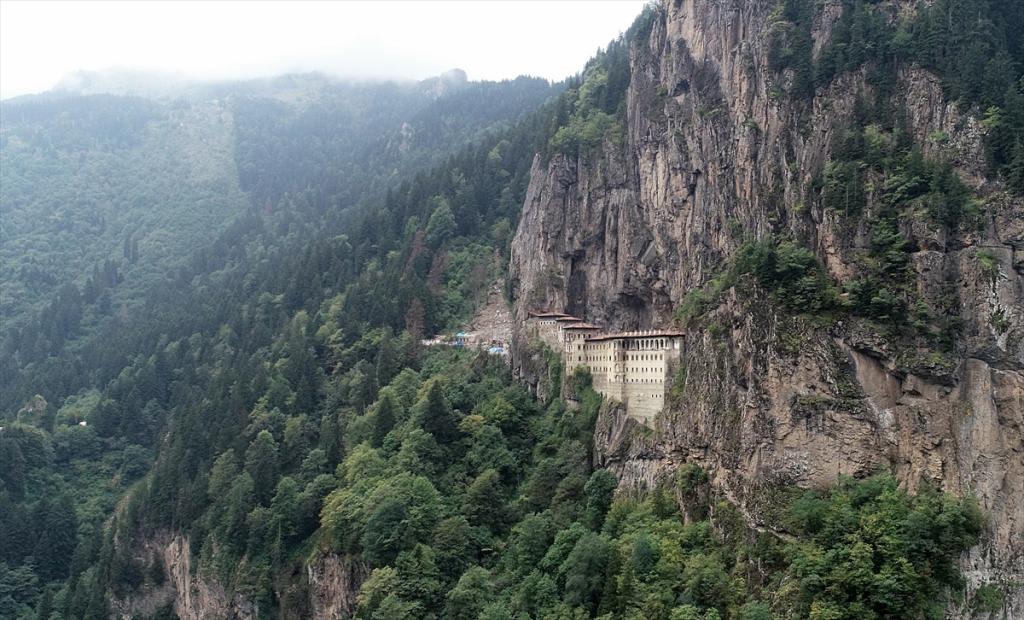 Sümela Manastırı’nda 900 bin tonluk kaya temizliği