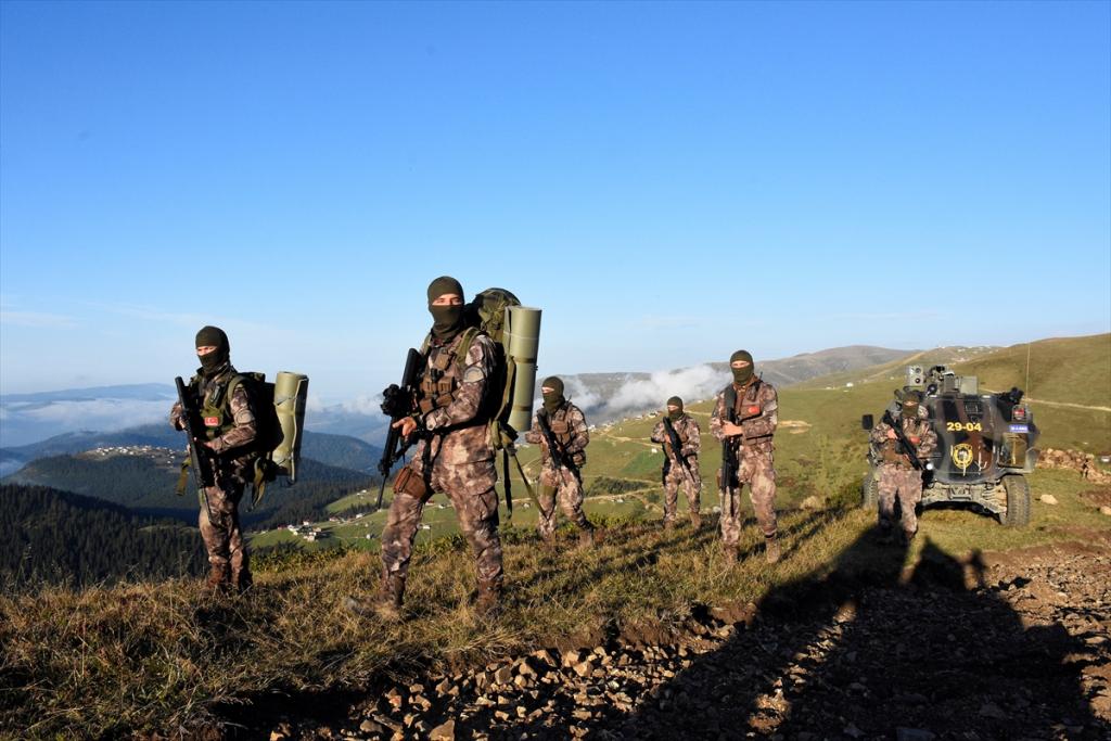 PÖH’ler Karadeniz’de teröristlerin izini sürüyor
