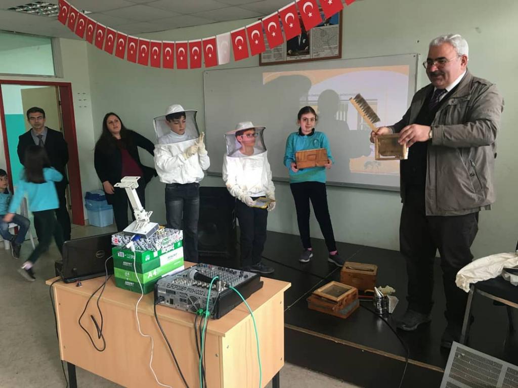 Trabzon’da Çocuklara Hayvan Sevgisi ve Arıcılık Eğitimi