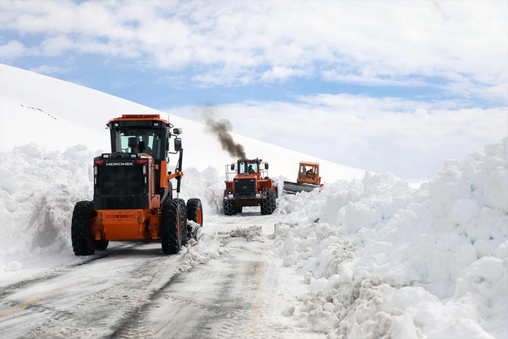 Ovit Dağında kar temizleme çalışmaları