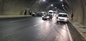 Akyazı tünelinde feci kaza! Duvarlara çarparak….