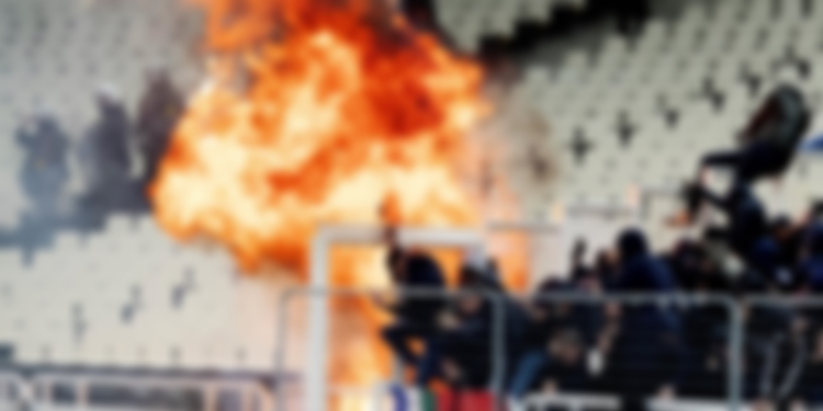 AEK taraftarları stadı bastı!