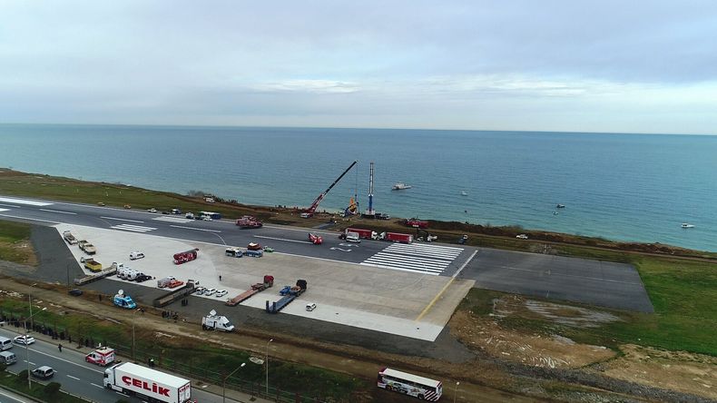 Trabzon Havalimanı’nda hareketli anlar – 3 uçak havada tur attı