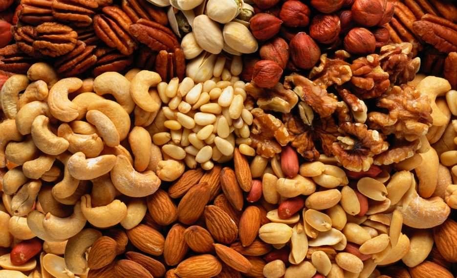 Tuzsuz kuruyemiş kalbe bağlı ölüm riskini azaltıyor