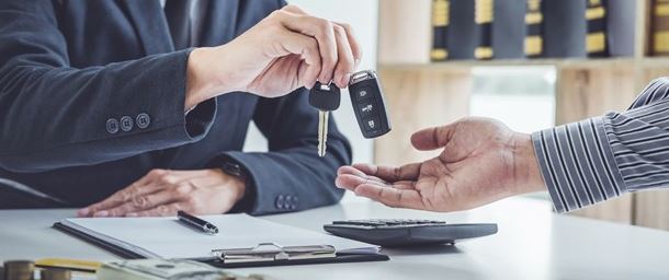 Üç kamu bankası taşıt kredi faizini düşürdü