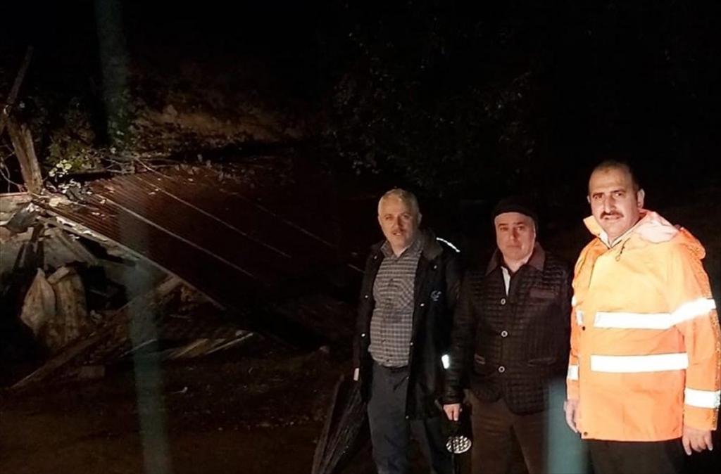 Arsin’de de aşırı yağış nedeniyle tek katlı bir ev yıkıldı