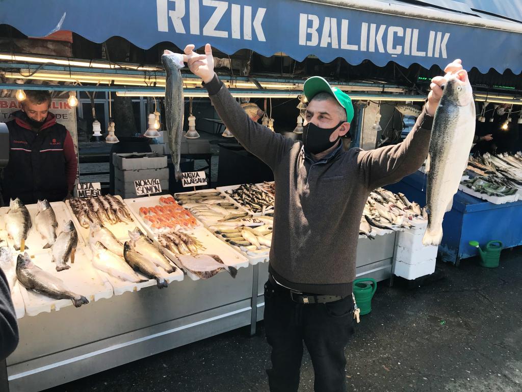 Ramazan ayında balık tezgahlarının gözdesi somon oldu