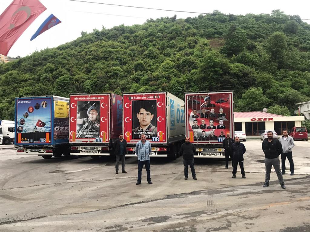 Trabzon’da Türk bayrağı ve şehit fotoğraflarıyla kaplanan tırlarla bayram kutlaması