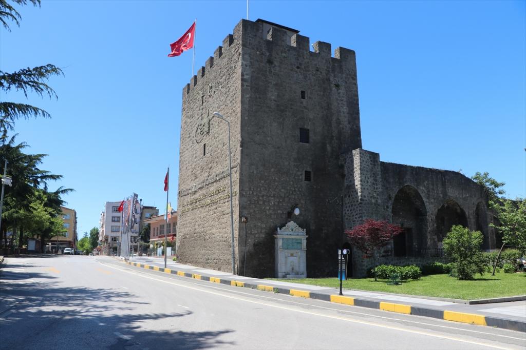 Trabzon’da sokağa çıkma kısıtlamasının dördüncü gününde de sokaklar boş kaldı