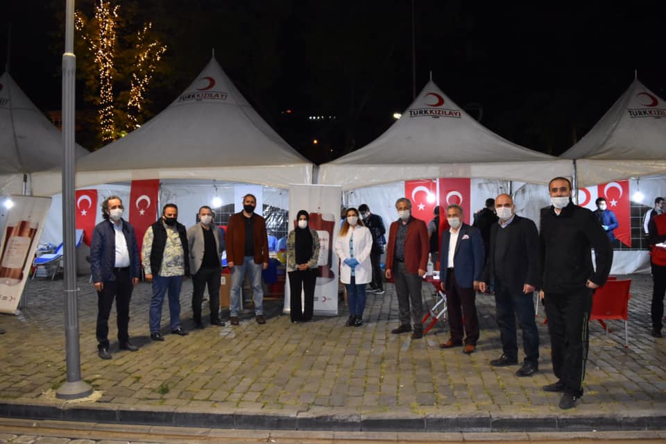 AK Parti Trabzon Gençlik Kolları Başkanlığının kan bağışı kampanyası
