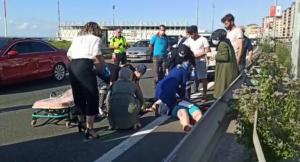 Minibüsün çarptığı kadını hayata döndürmek için yoğun çaba harcadılar ama…