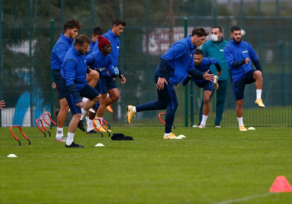 Teknik direktör Abdullah Avcı, Trabzonspor’da ilk antrenmanına çıktı