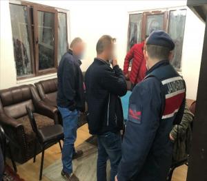 Trabzon’da evde toplanıp alkol alan 23 kişiye 72 bin 450 lira ceza kesildi