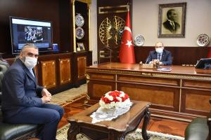 Trabzon Valisi İsmail Ustaoğlu, AA’nın “Yılın Fotoğrafları” oylamasına katıldı