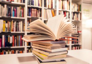 Trabzonlu yazar Ortahisar Belediyesine 20 bin eser bağışladı