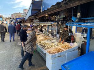 Trabzon’da balıkçı tezgahlarında hamsinin yerini diğer çeşitler aldı