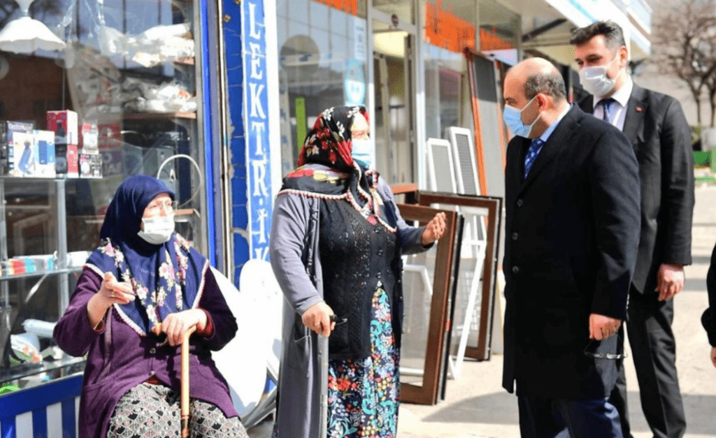 Trabzon Valisi Ustaoğlu vatandaşları Kovid-19 tedbirlerine uymaları konusunda uyardı