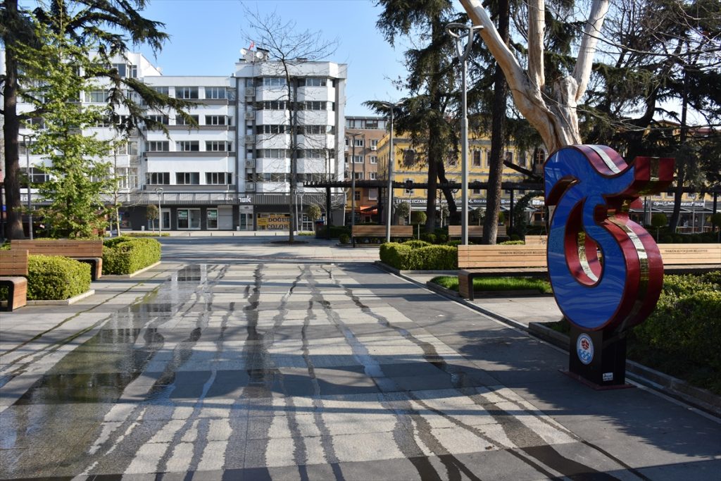 Trabzon’da cadde ve sokaklar boş kaldı