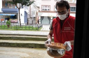 Ortahisar Belediyesinden ramazanda vatandaşlara gıda paketi desteği