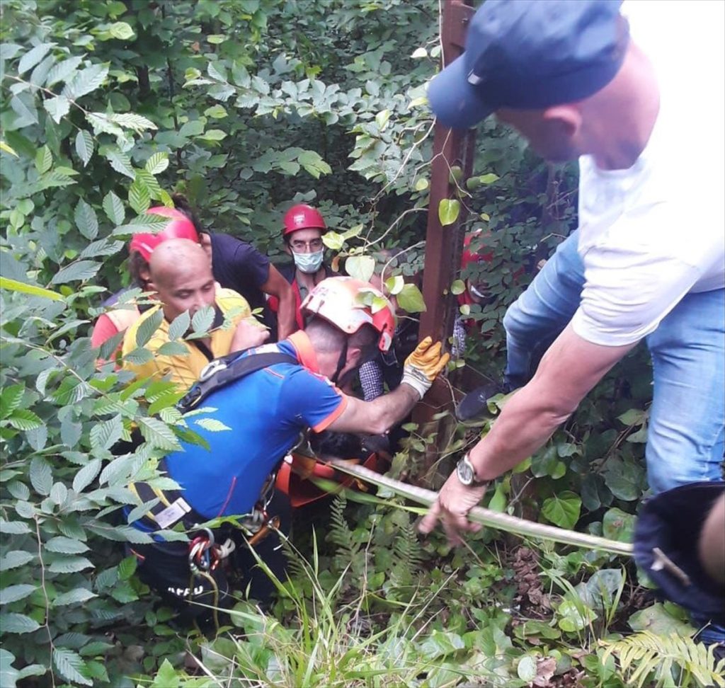 Trabzon’da tarihi kaleden düşen genç yaralandı