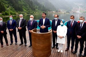 Uzungöl’ü ziyaret eden Çevre ve Şehircilik Bakanı Kurum, burada yapılan çalışmaları anlattı: