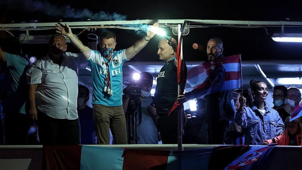 Trabzonspor’un kuruluşunun 54. yılı İstanbul’da meşalelerle kutlandı
