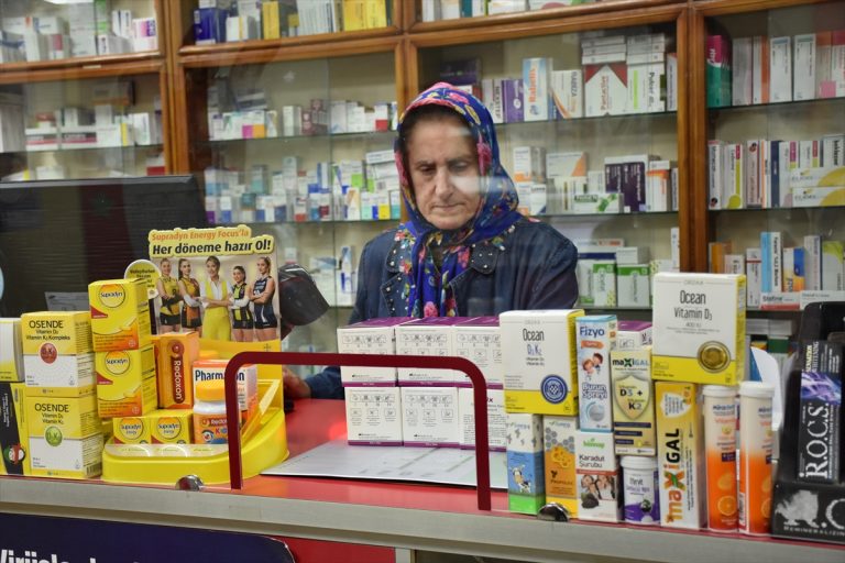 Kardeşini Kovid-19’dan kaybeden eczacıdan aşı çağrısı