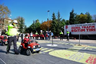 Mobil Trafik Eğitim Tırı Trabzon’da