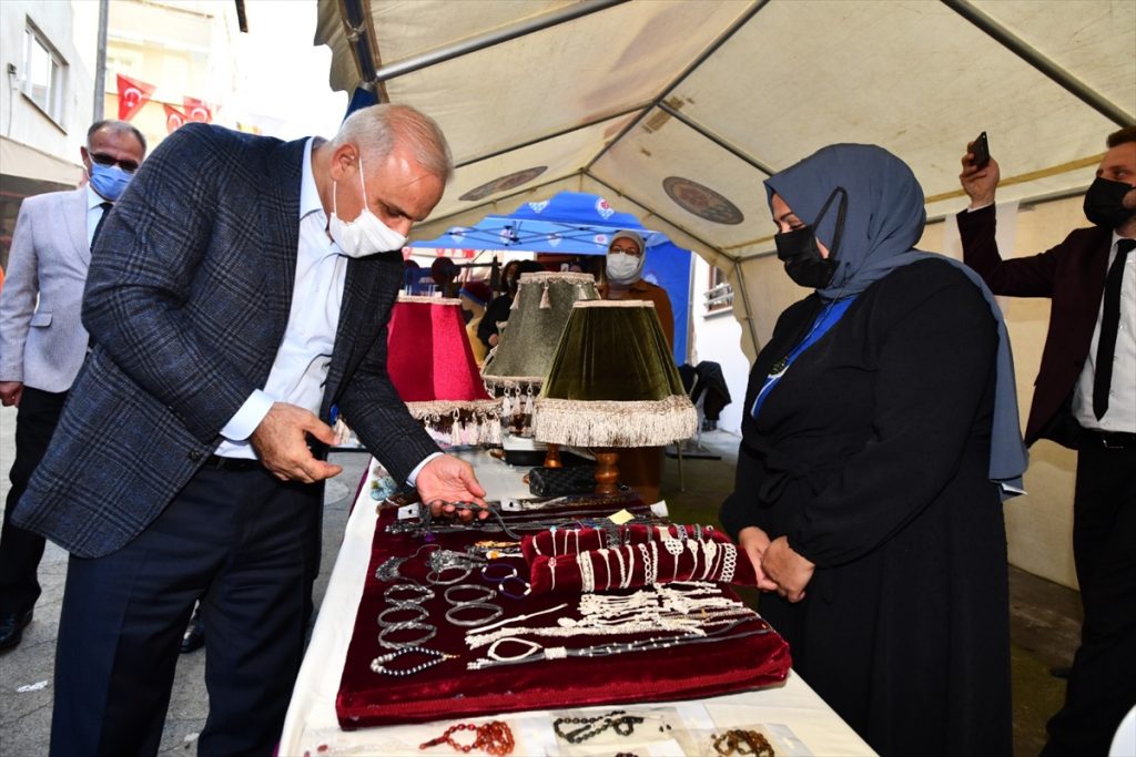 Trabzon’da “Geçmişten Geleceğe Işık Tutalım” sergisinin açılışı yapıldı