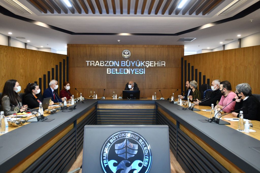 SAHİPSİZ CANLAR İÇİN BİR ARAYA GELDİLER