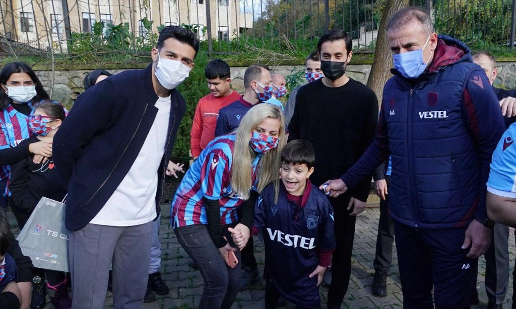 Trabzonsporlular Yomra Vilayetler Hizmet Birliği Özel Eğitim Uygulama Okulu’nu ziyaret etti