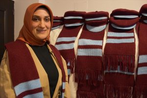 Trabzonspor’un renklerini taşıyan kasket ve kaşkoller öğrencilere burs olacak