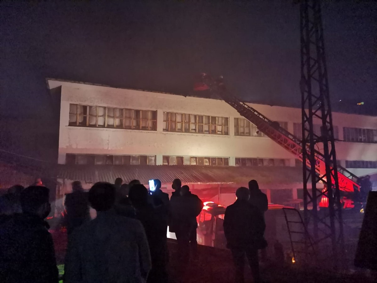 Trabzon’da çay fabrikasında yangın çıktı