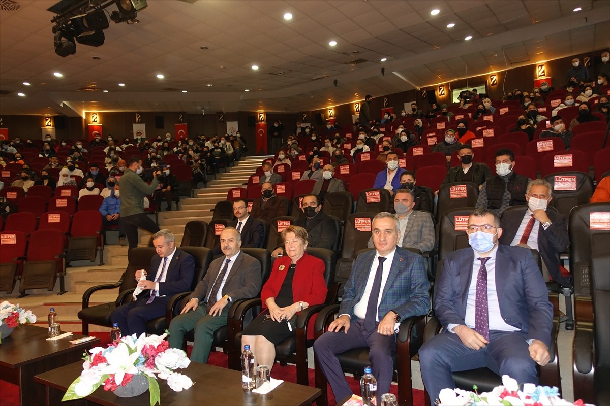 YÖK Başkan Başdanışmanı Komsuoğlu, Trabzon’da konferansa katıldı: