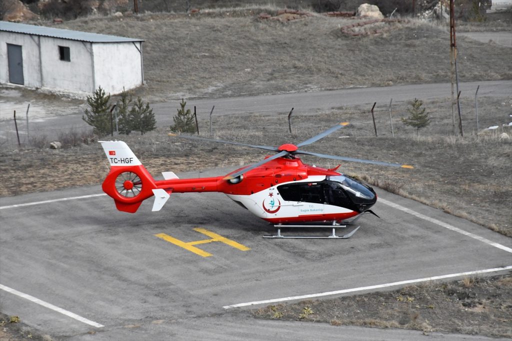 Ambulans helikopter Trabzon’daki entübe hasta için havalandı