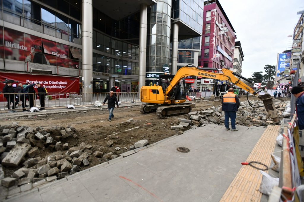 KAHRAMANMARAŞ CADDESİ’NİN YAYALAŞTIRILMASI ÇALIŞMALARI BAŞLADI