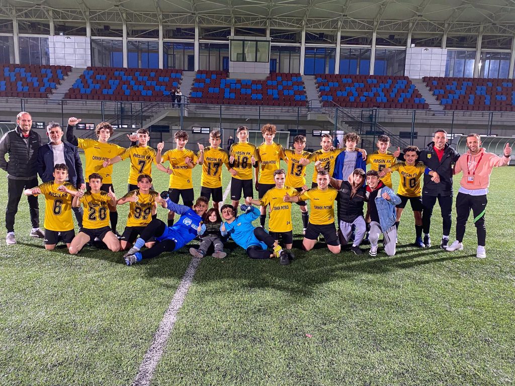 ARSİN’İN GENÇLERİ PLAY-OFF’LARA KATILMAYA HAK KAZANDI