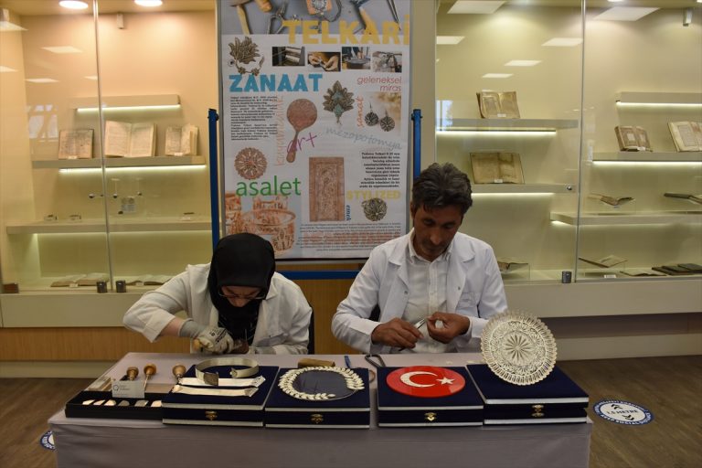 Trabzon’da hasır, kazaziye ve telkari ürünleri sergiyle beğeniye sunuldu