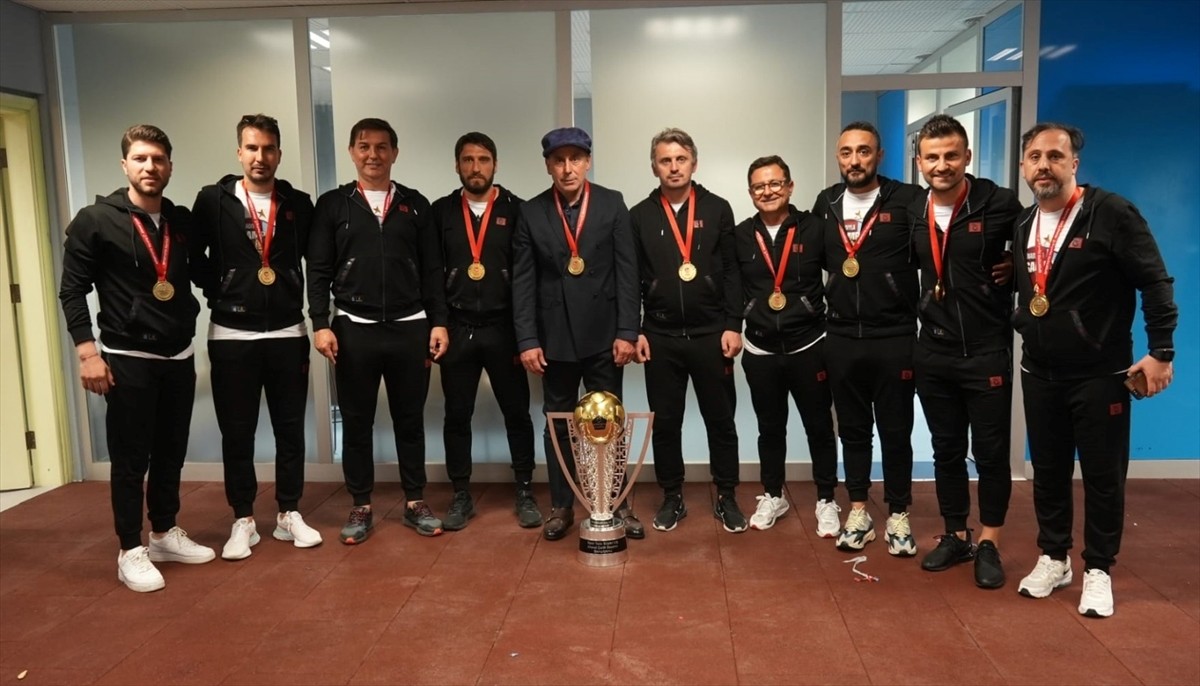Trabzonspor Teknik Direktörü Abdullah Avcı: “Ekip çalışmasına çok inanan biriyim”