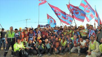 Akkuyu NGS inşaatında çalışan işçiler Trabzonspor’un şampiyonluğunu kutladı
