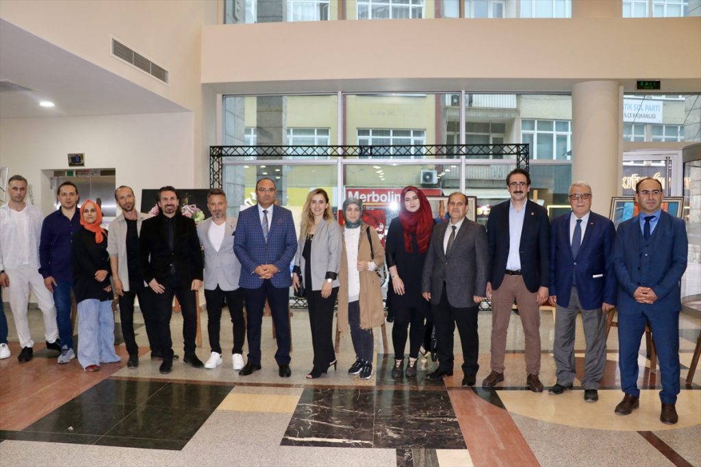 Trabzon’da öğretmenlerden şiir ve müzik dinletisi