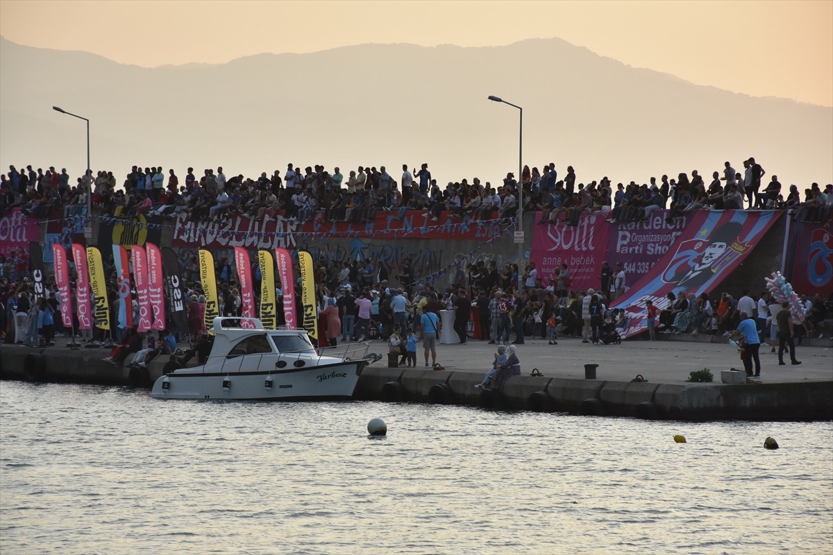 Trabzonspor taraftar dernekleri şampiyonluk kutlamalarını sürdürüyor